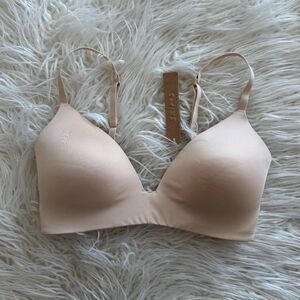 Skims Wireless Form T-shirt Bra Sand Size 32D
